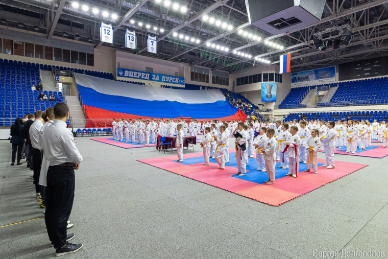 Школа поздравляет ученика с победой в соревнованиях..